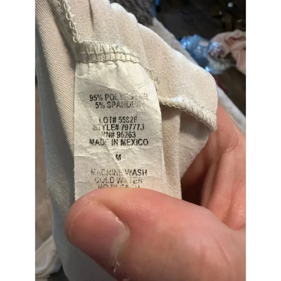 Olivia Rae New York Cropped V-Neck Long-Sleeved Top Size Medium Cream - Picture 4 of 6